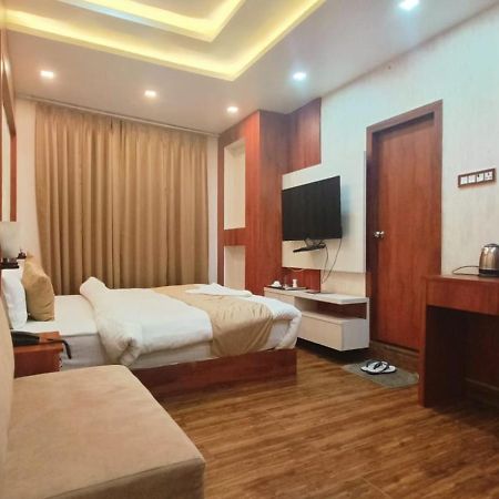 V Square Airport Hotel Lucknow Bagian luar foto