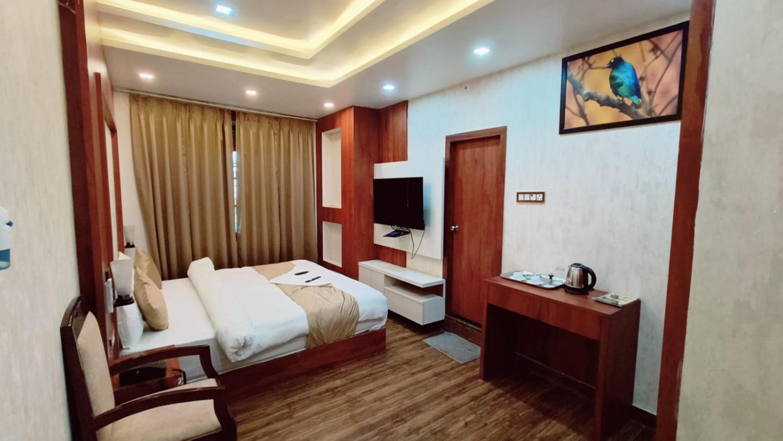 V Square Airport Hotel Lucknow Bagian luar foto